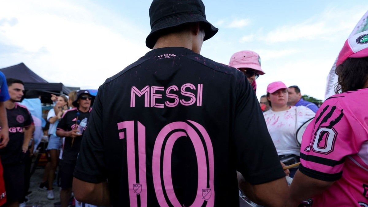 La Aduana Argentina Decomisa 250 Camisetas Falsas De Messi Del Inter